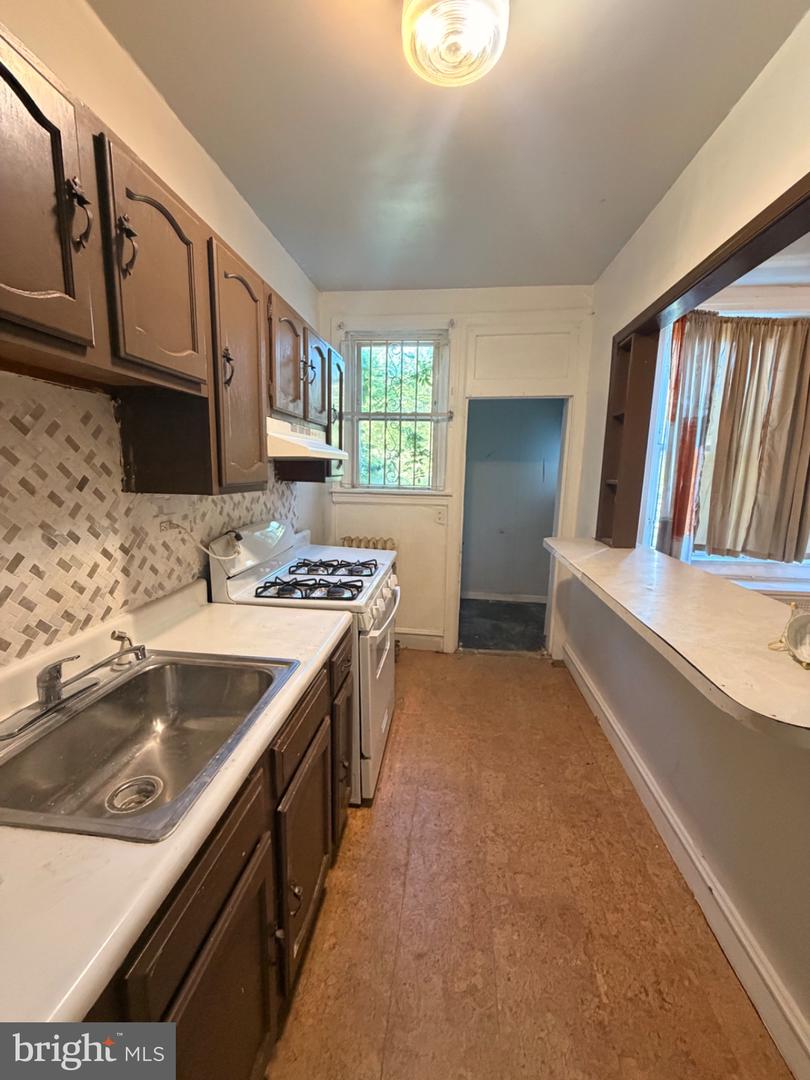 5721 Stewart St Property Photo 4