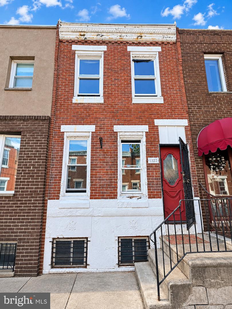 1922 Sigel St Property Photo 1