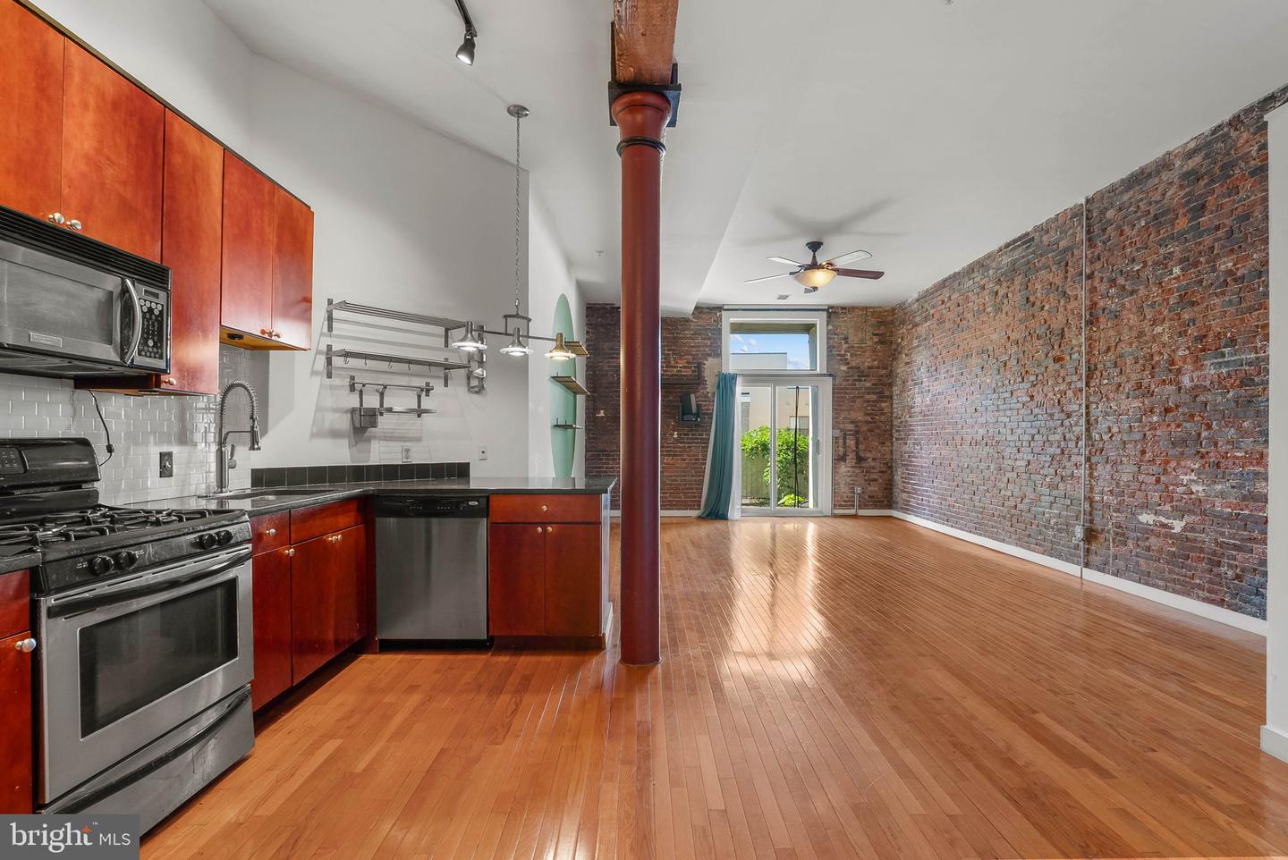 828 N Hancock St #3c Property Photo 3