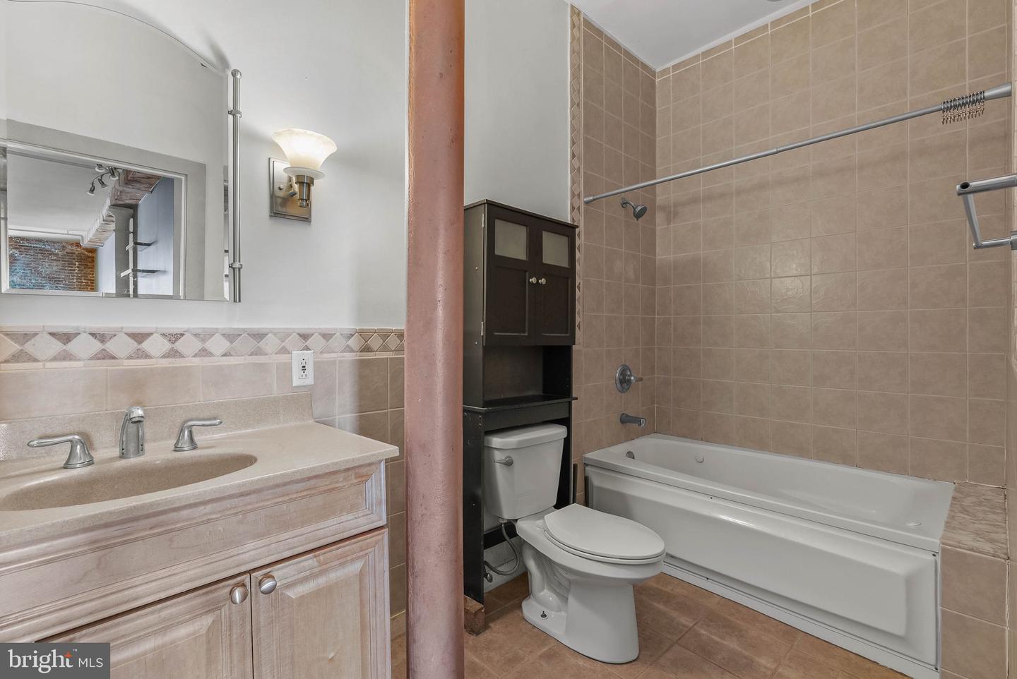 828 N Hancock St #3c Property Photo 17