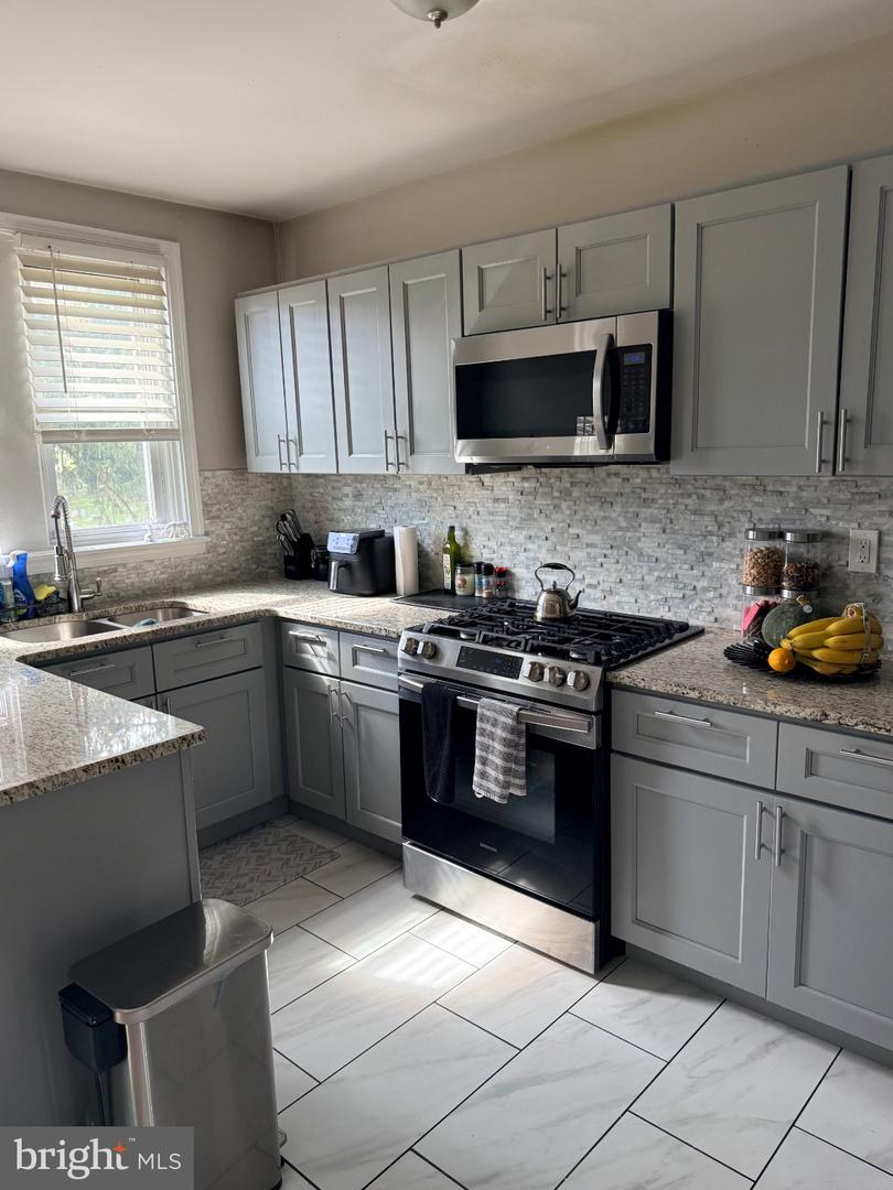 1728 Dallas St Property Photo 8