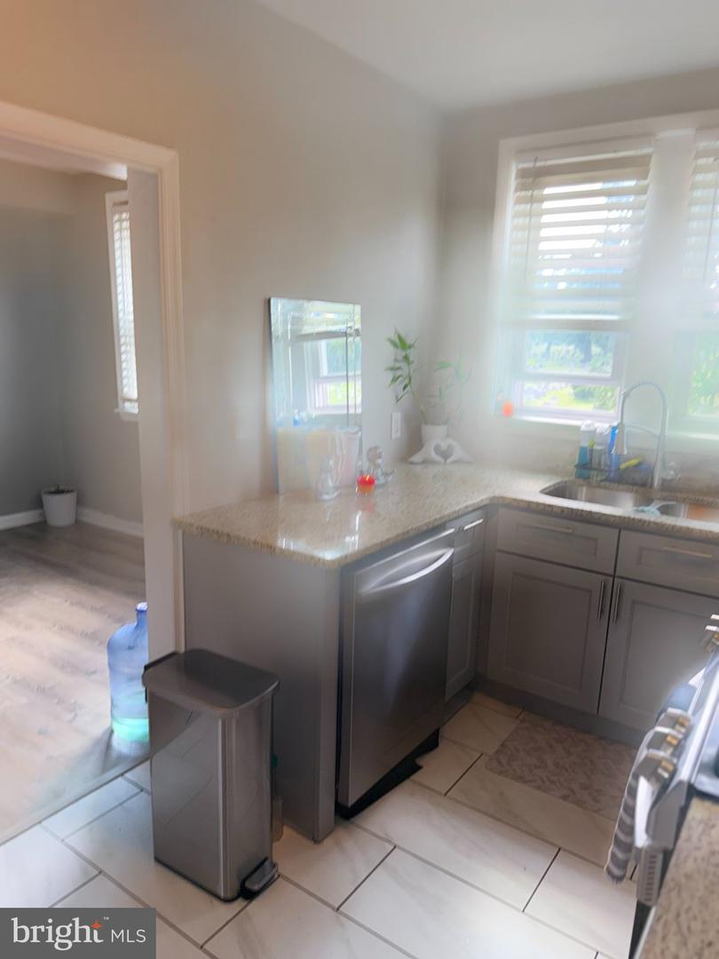 1728 Dallas St Property Photo 17