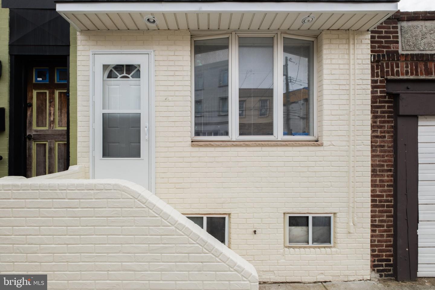 2715 E Thompson St Property Photo 2