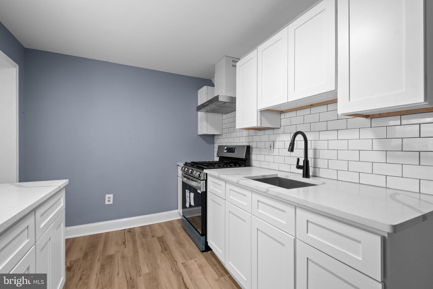 2715 E Thompson St Property Photo 11