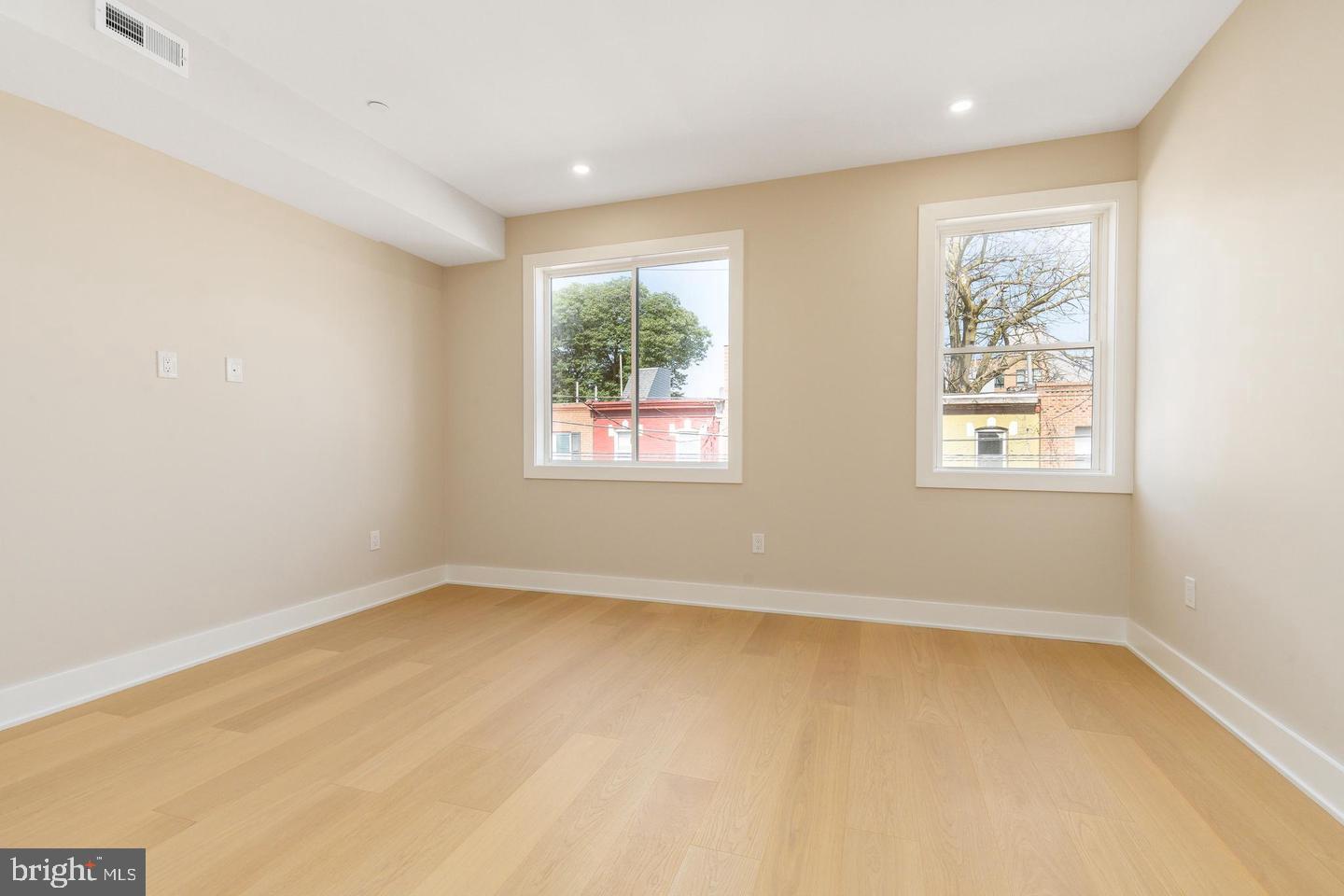 1421 21st St Property Photo 17