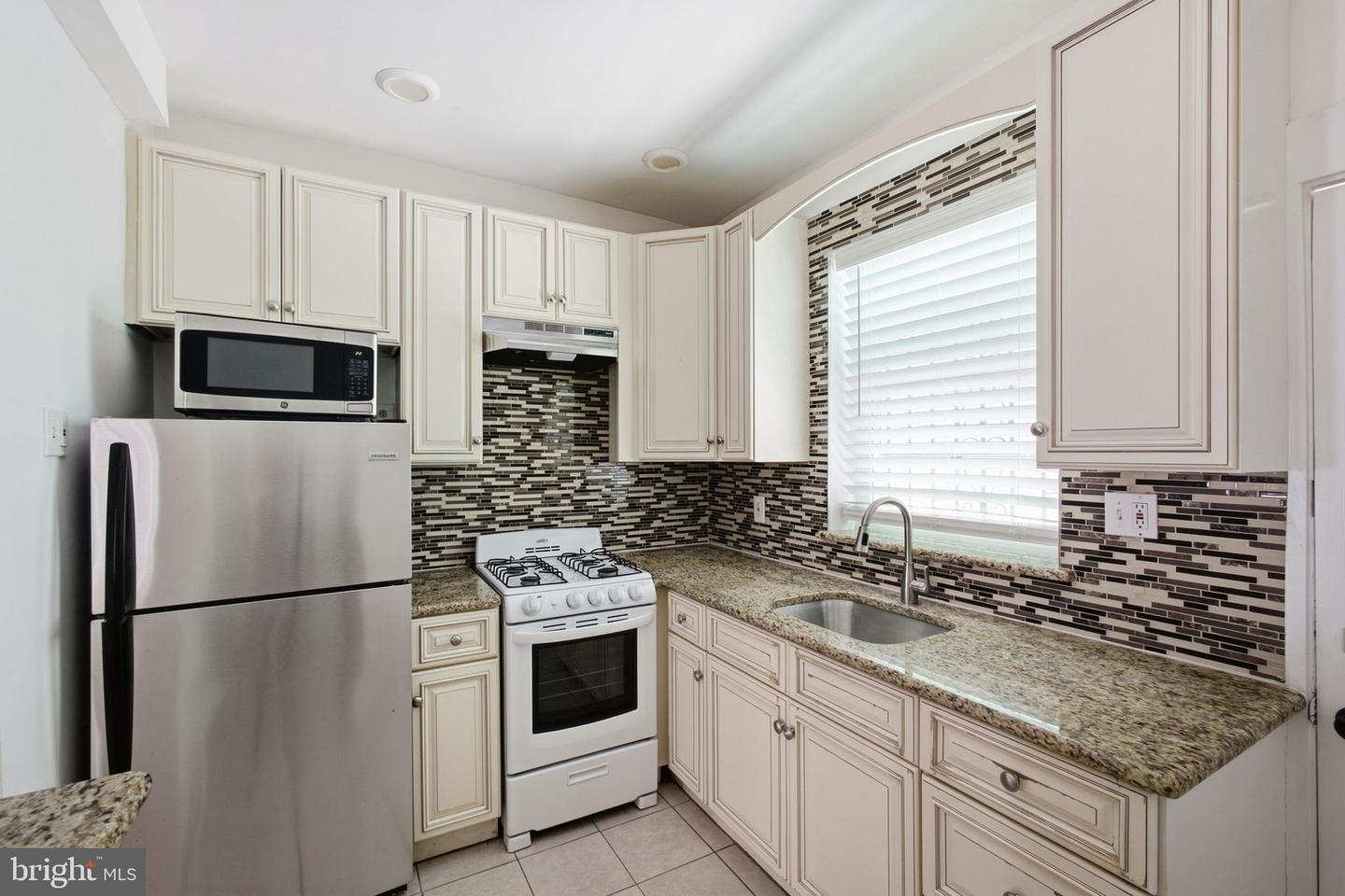 1802 Tree St Property Photo 5