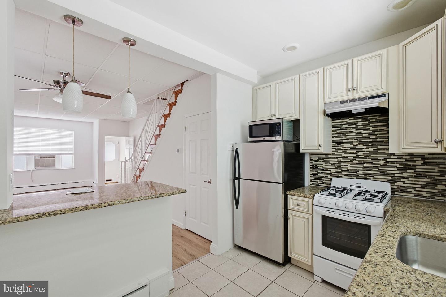 1802 Tree St Property Photo 6