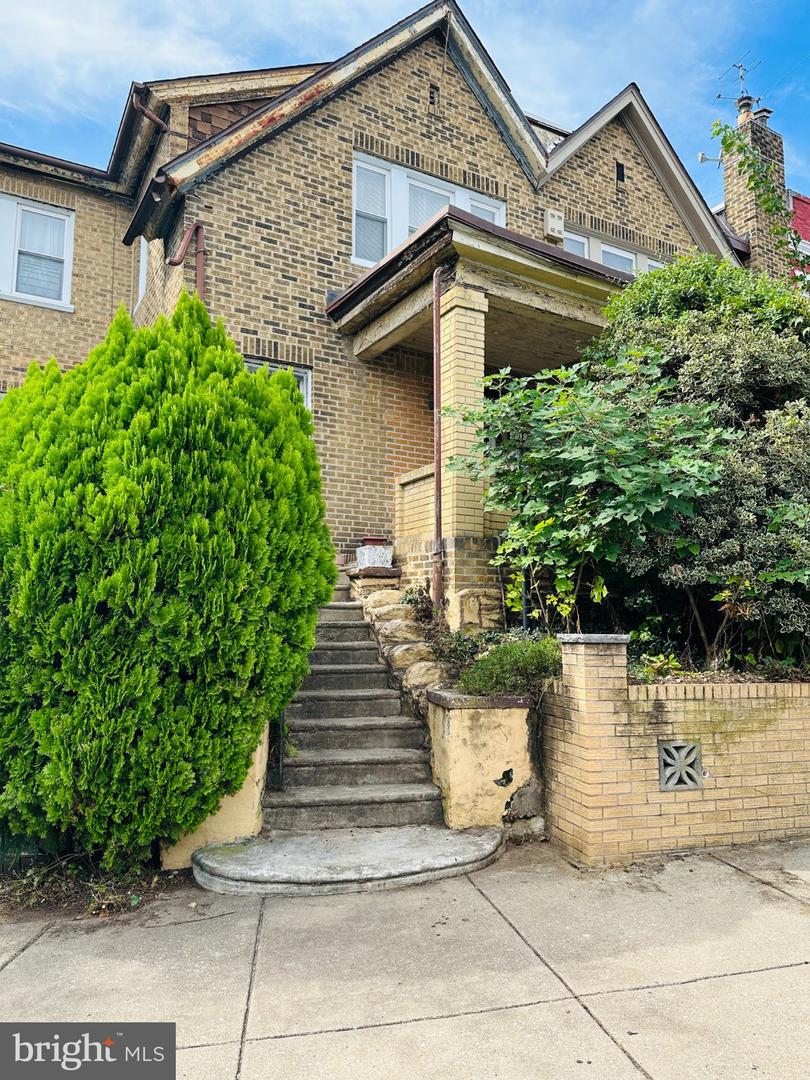 5319 W Oxford St Property Photo 1