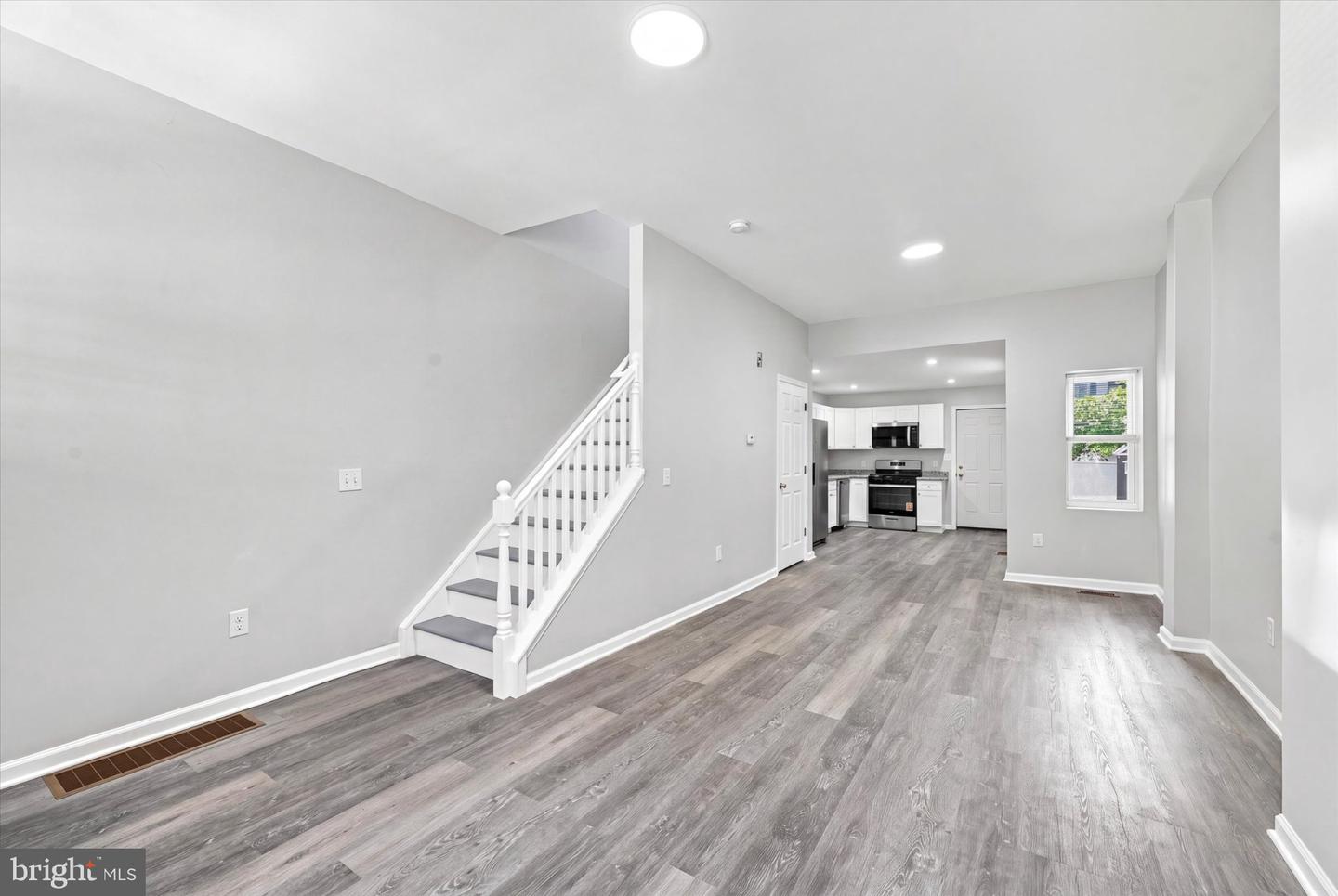 414 N Sickels St Property Photo 3