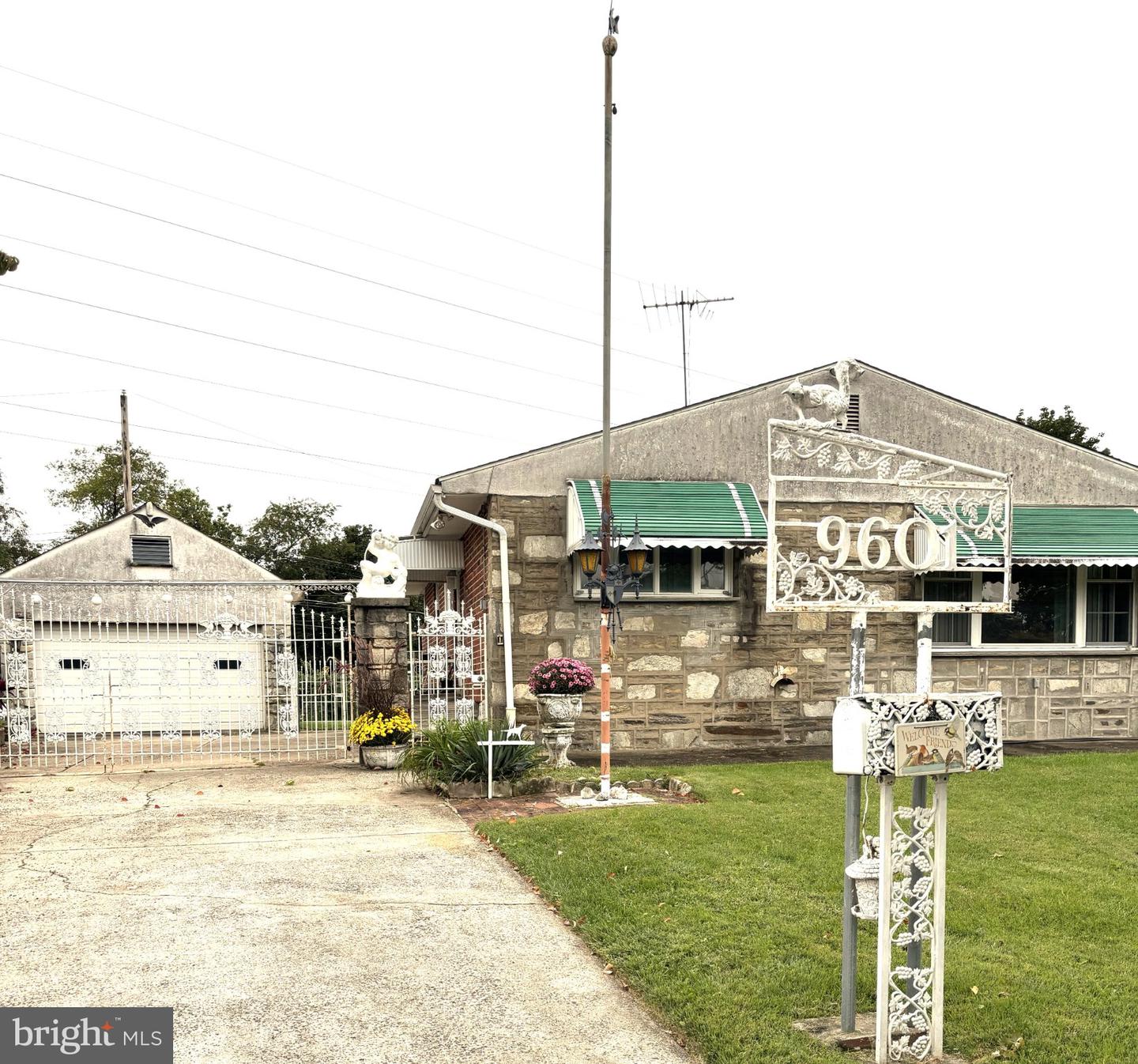 9601 Dedaker St Property Photo 1