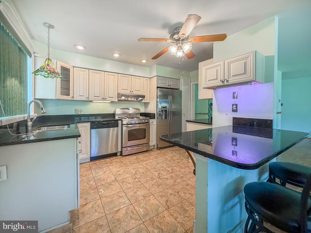 9601 Dedaker St Property Photo 10