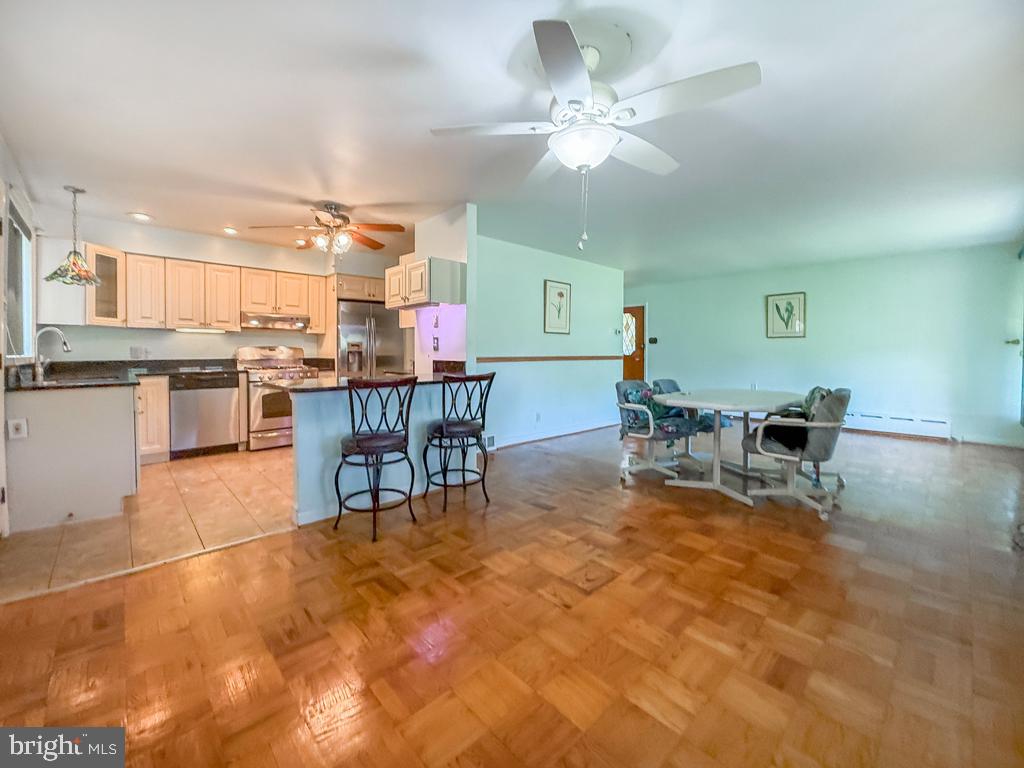 9601 Dedaker St Property Photo 14