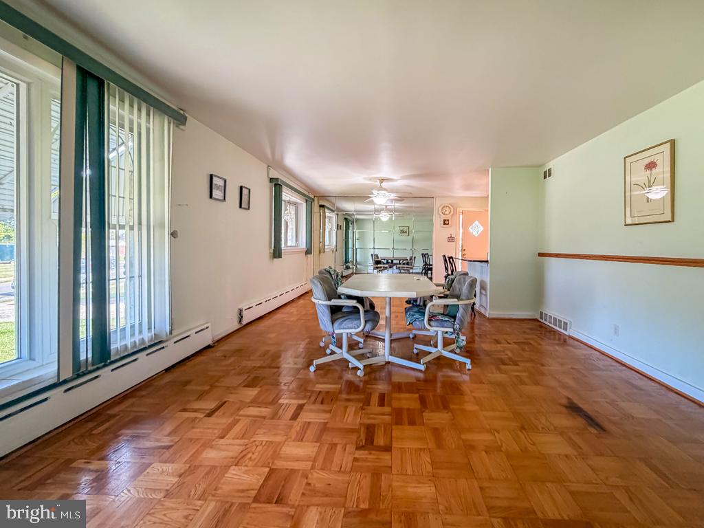 9601 Dedaker St Property Photo 15