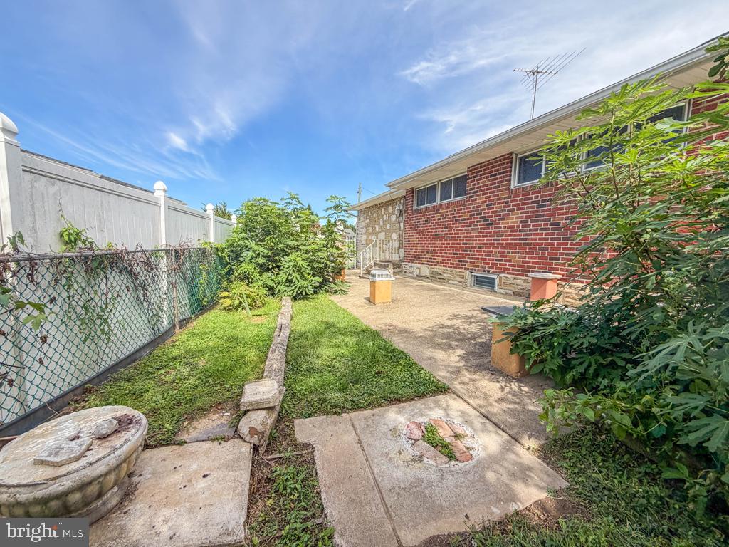 9601 Dedaker St Property Photo 46