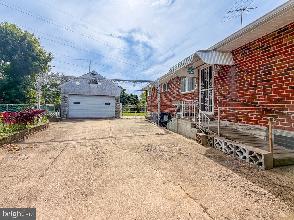 9601 Dedaker St Property Photo 48