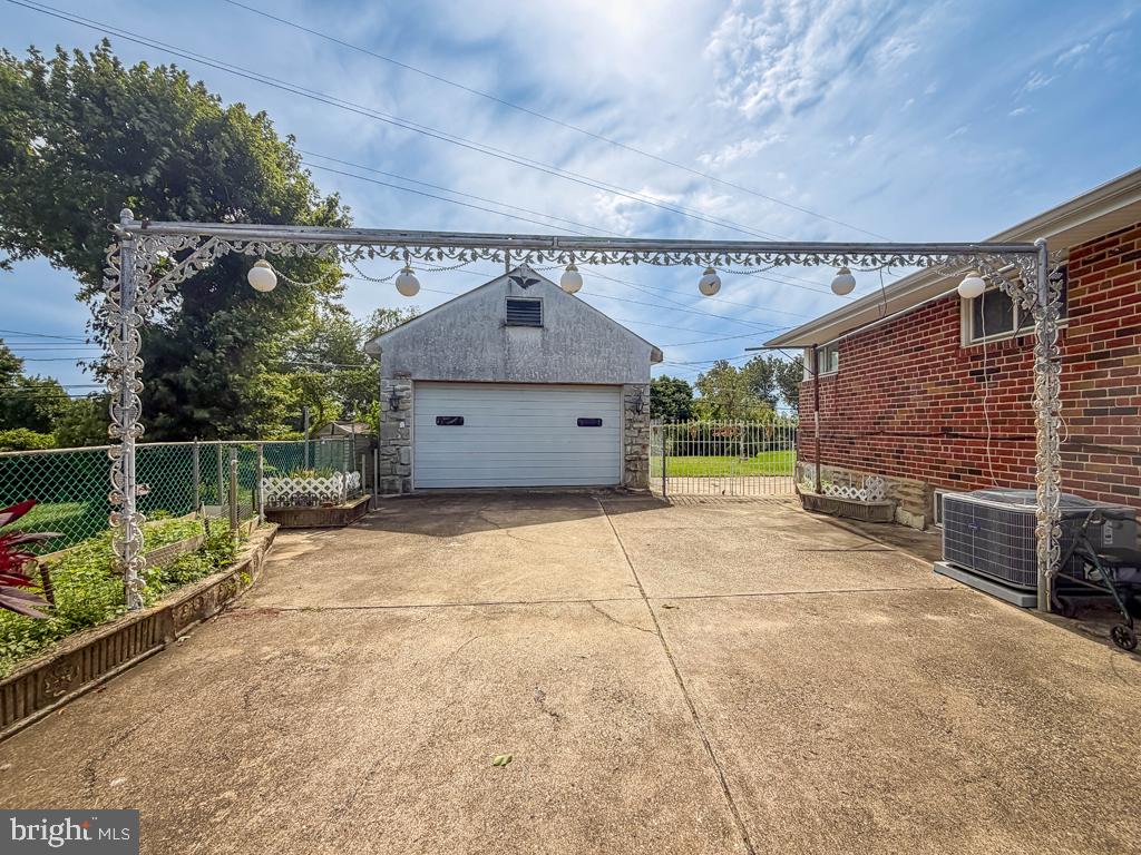 9601 Dedaker St Property Photo 49