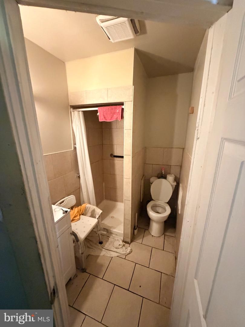 940 N Saint Bernard St Property Photo 14