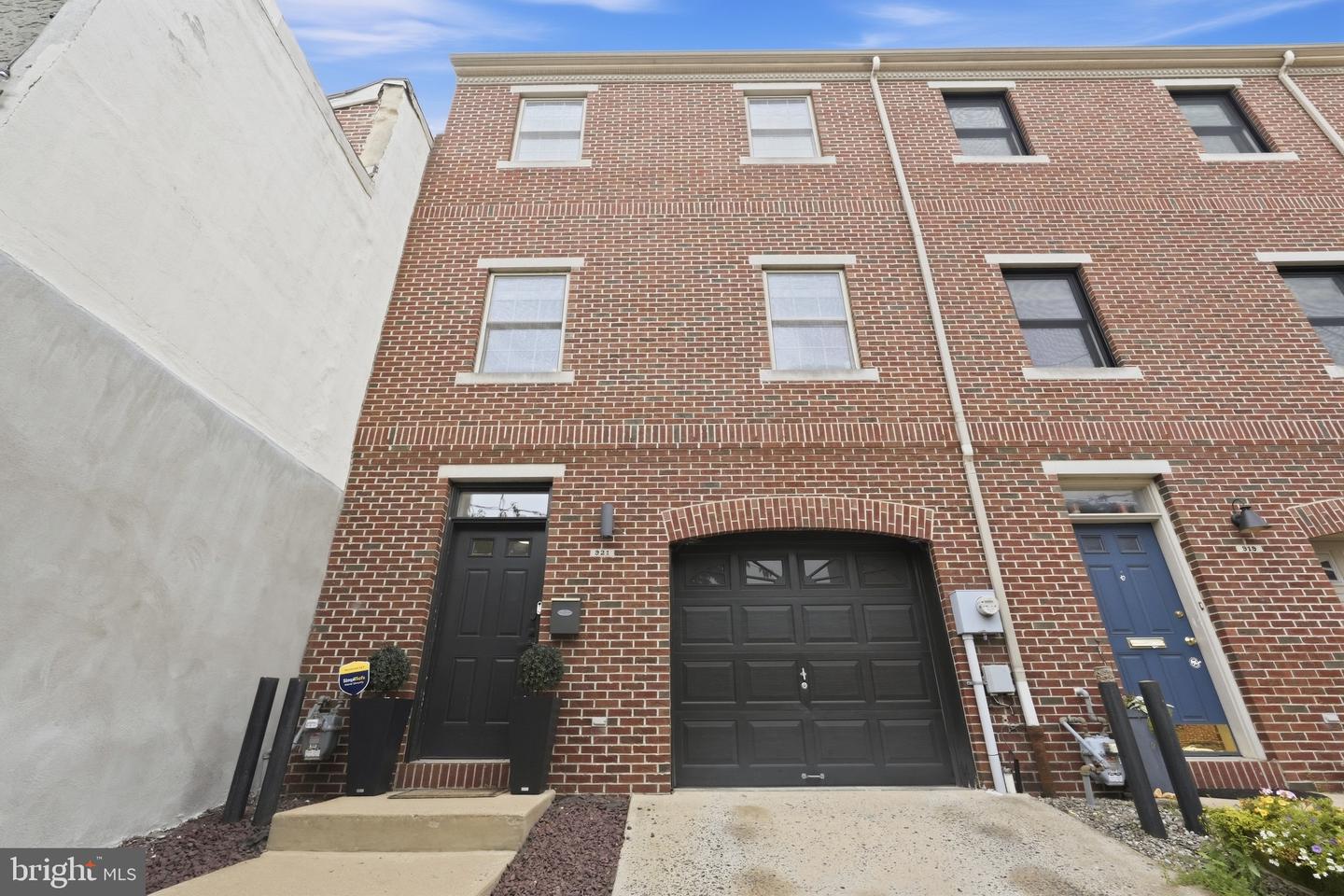 921 N Hancock St Property Photo 2