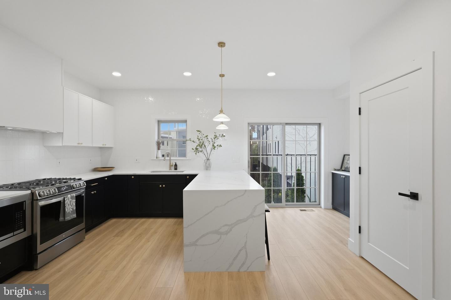 921 N Hancock St Property Photo 3