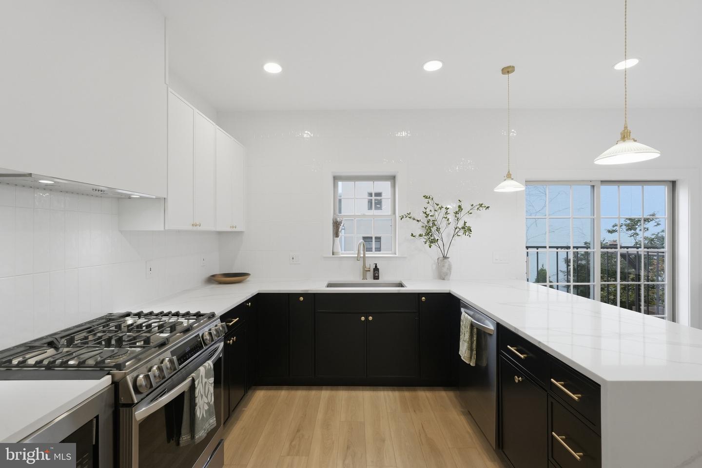 921 N Hancock St Property Photo 4
