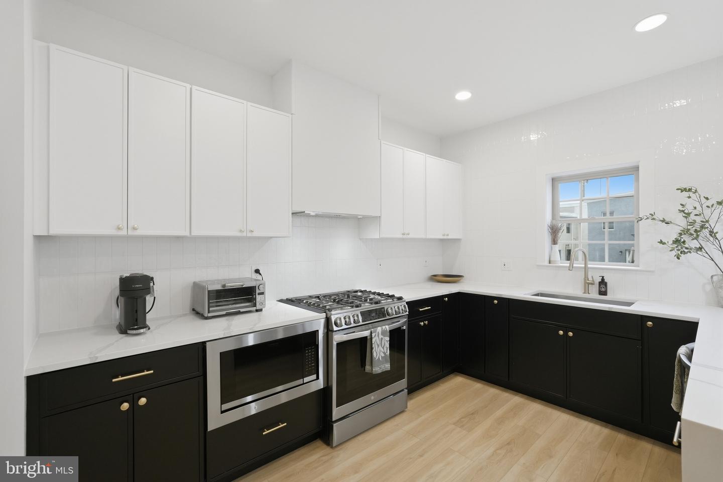 921 N Hancock St Property Photo 6