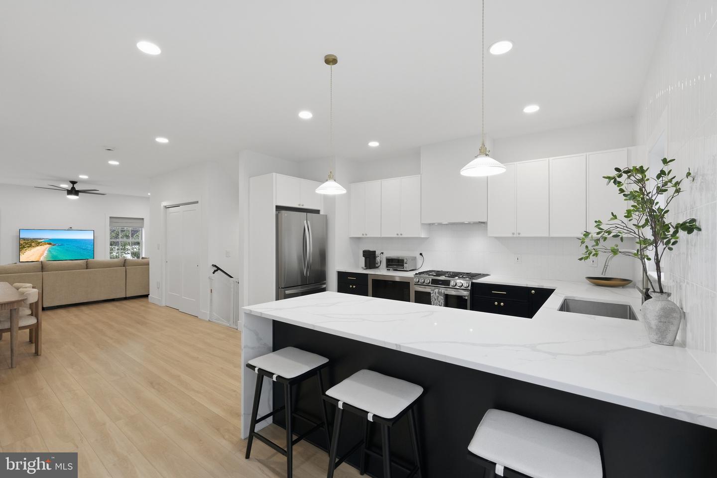921 N Hancock St Property Photo 8
