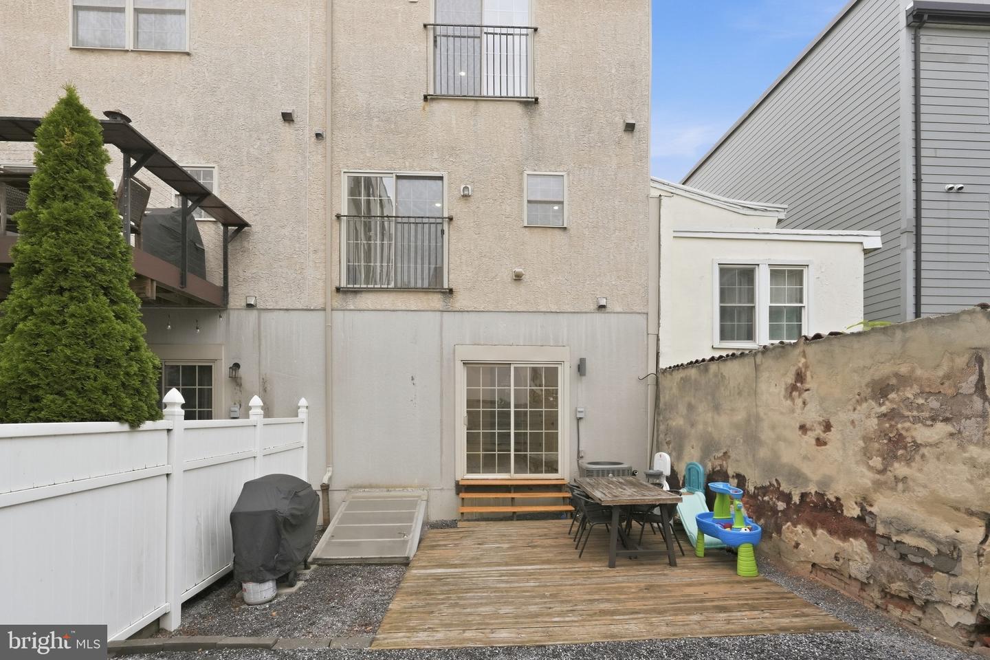 921 N Hancock St Property Photo 42