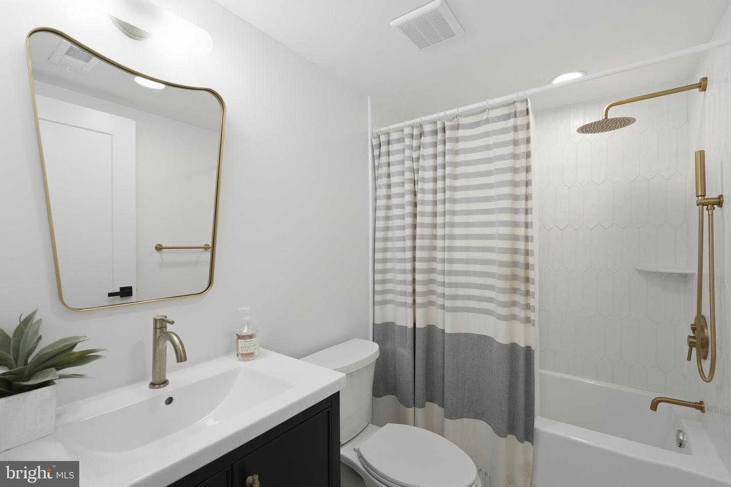 921 N Hancock St Property Photo 50