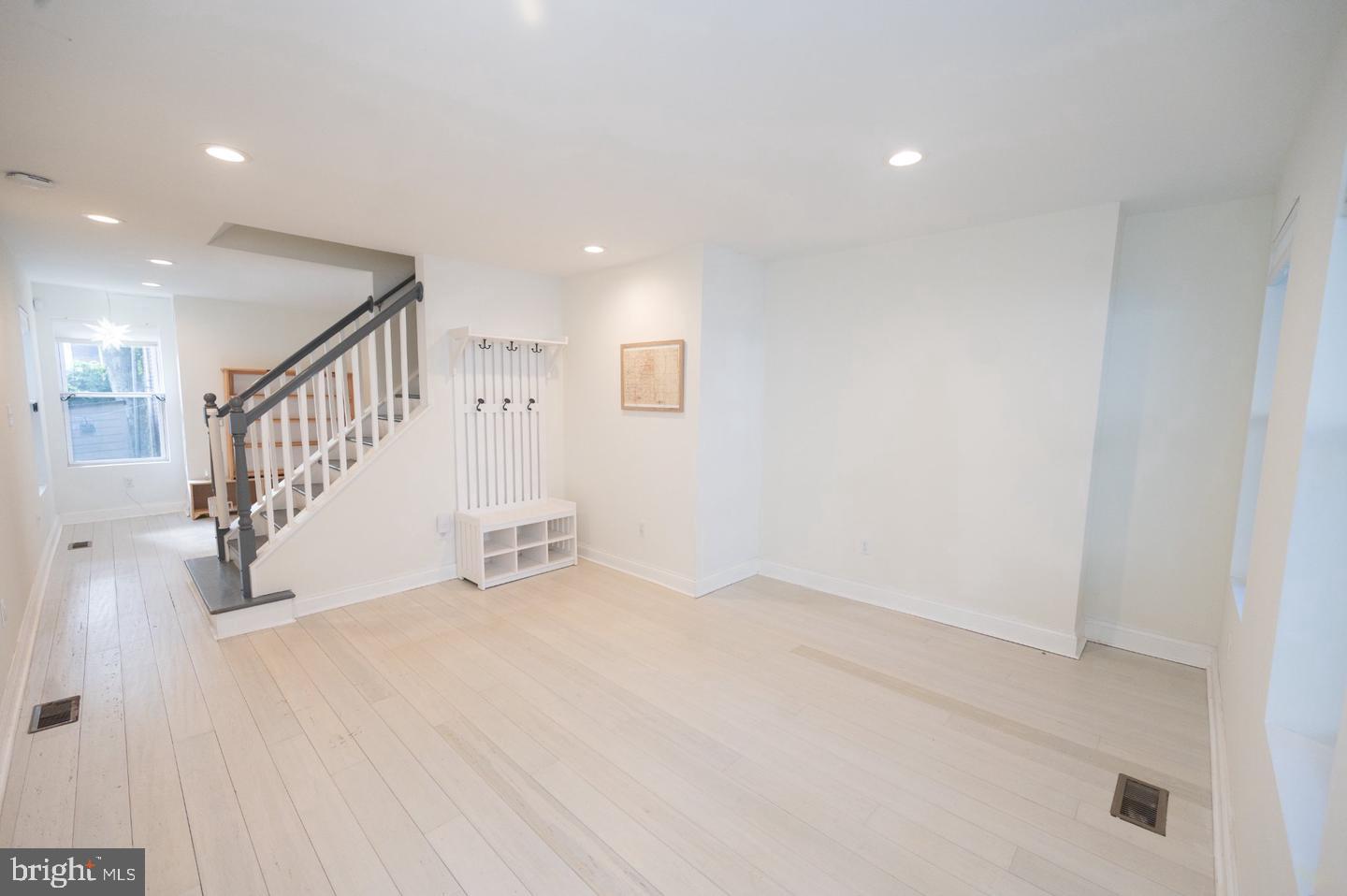 148 E Duval St Property Photo 5