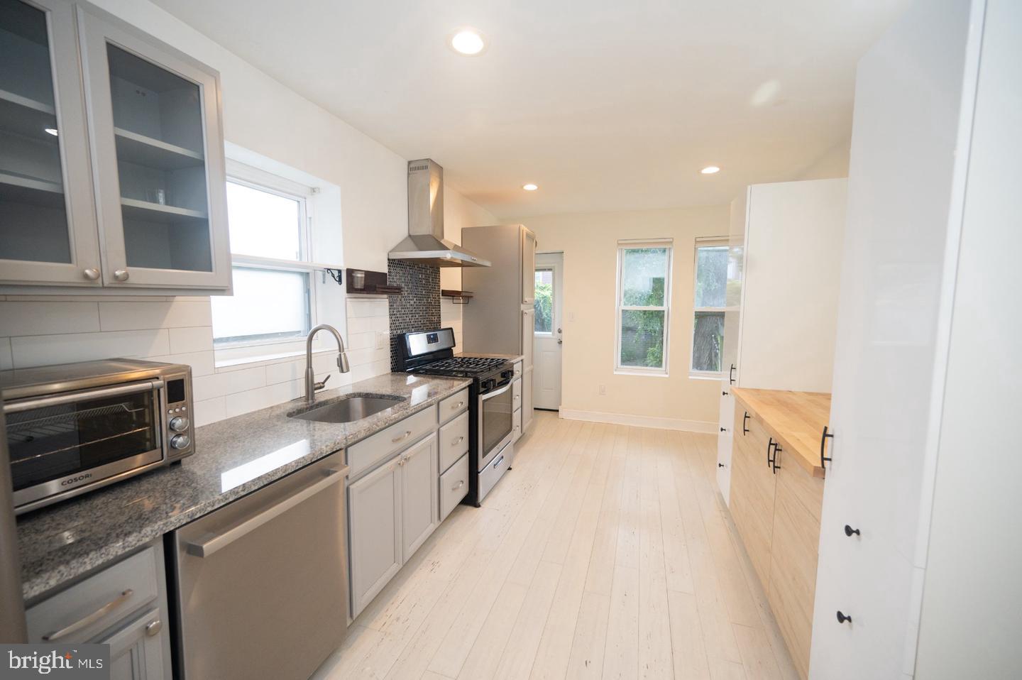 148 E Duval St Property Photo 14