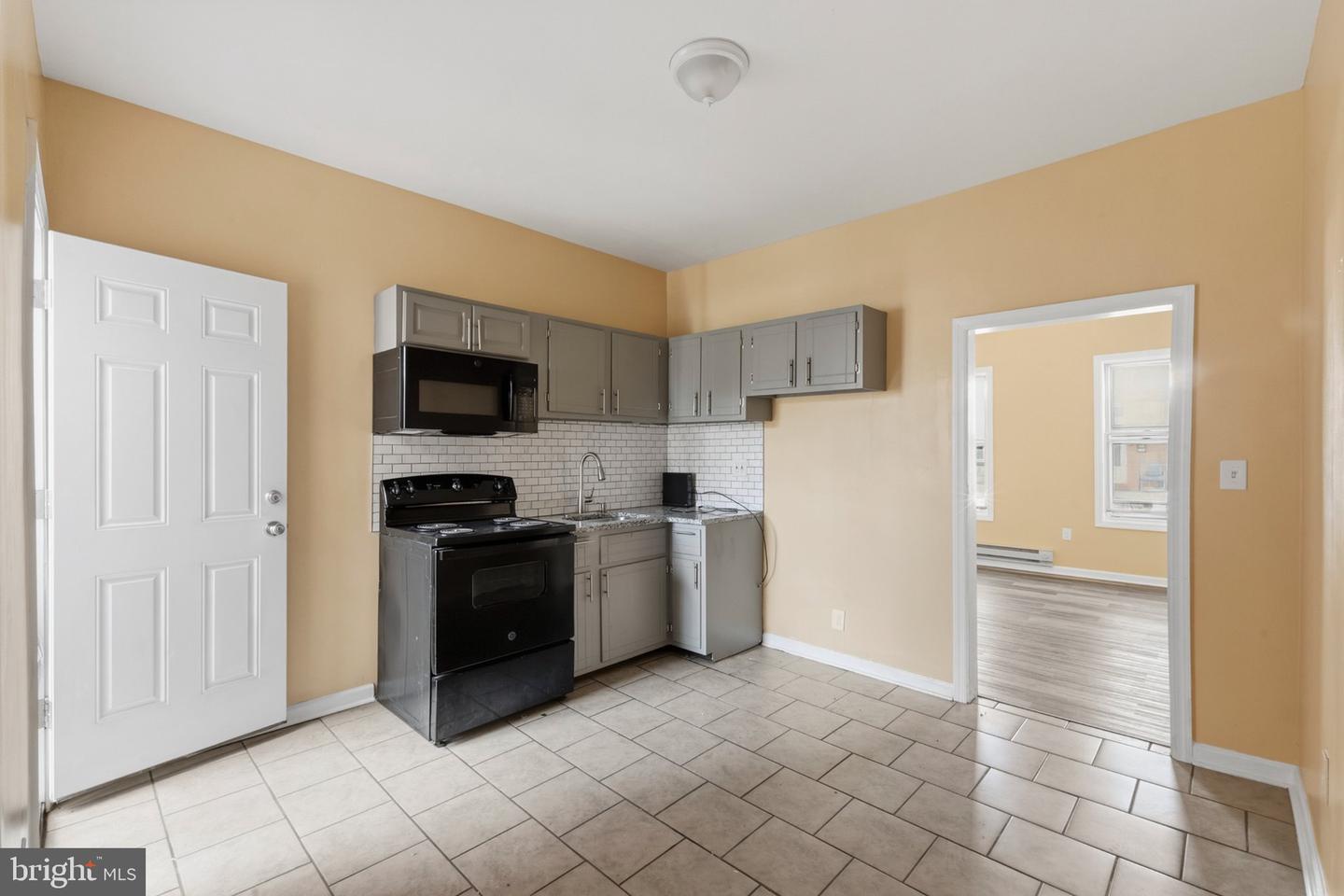 4123 Orchard St Property Photo 6