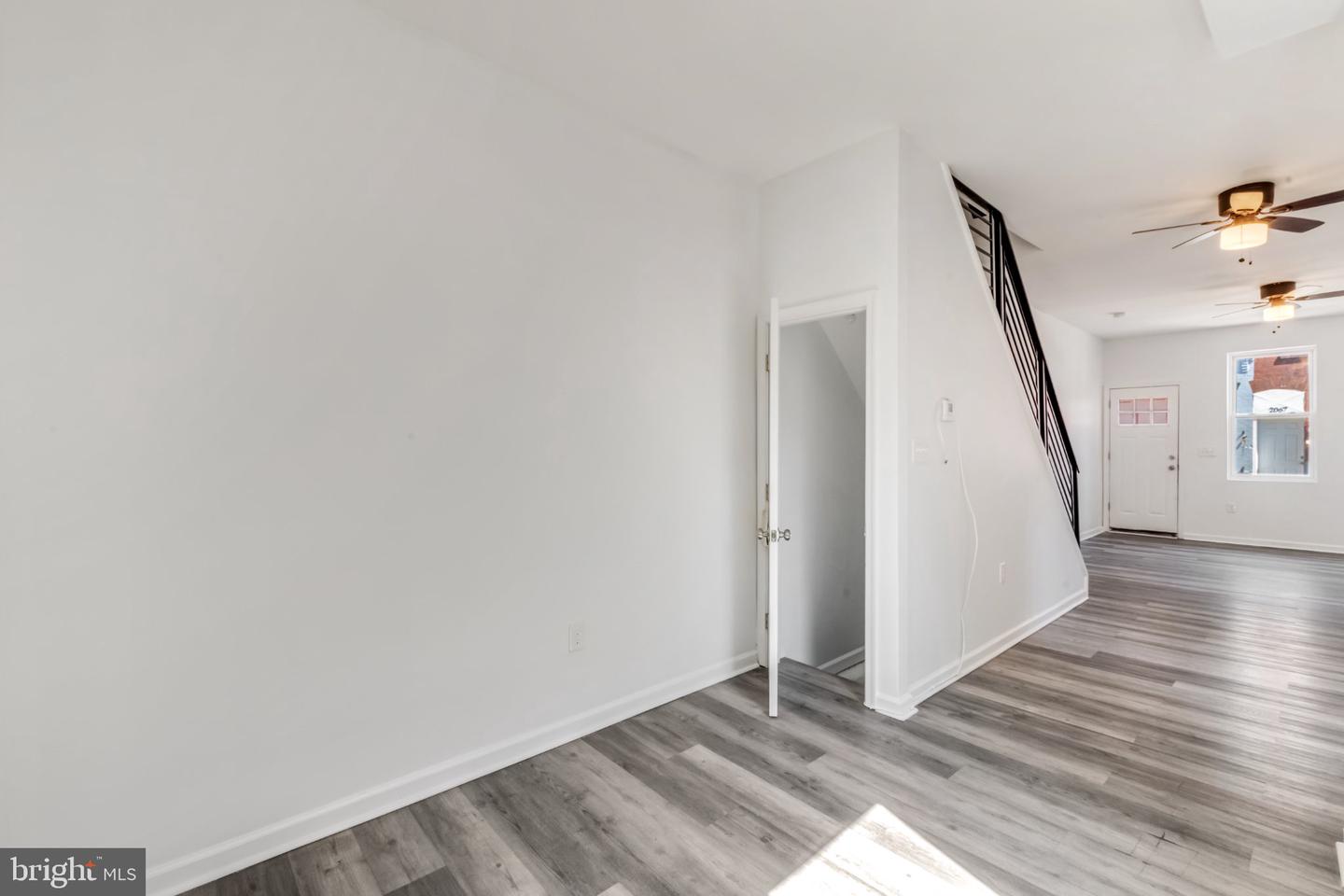 2066 E Stella St Property Photo 4