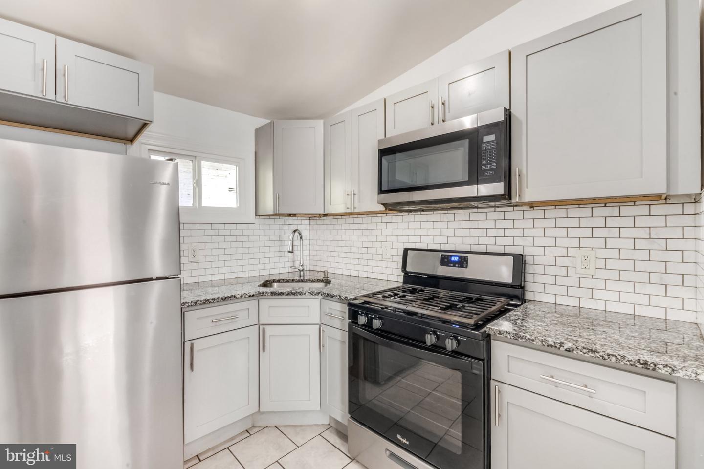 2066 E Stella St Property Photo 5