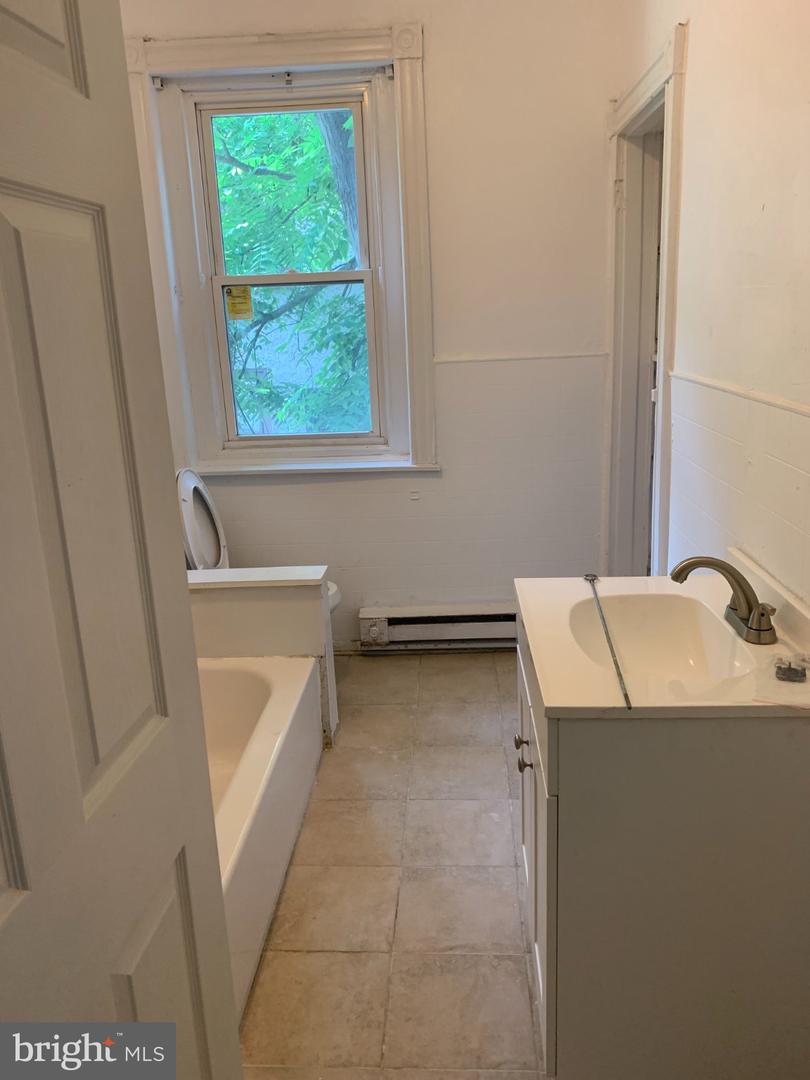 127 W Logan St Property Photo 13