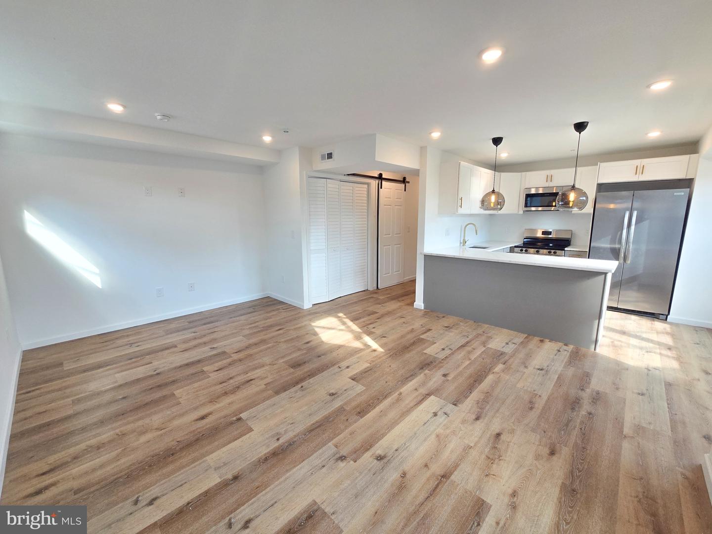 2401 KENSINGTON AVE Property Photo 1
