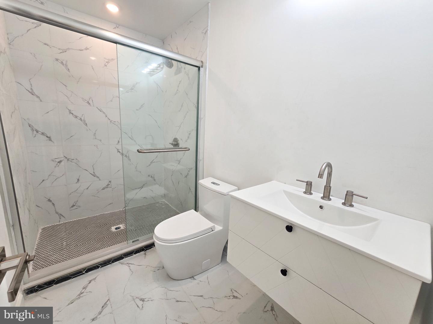 2401 Kensington Ave #2 Property Photo 5