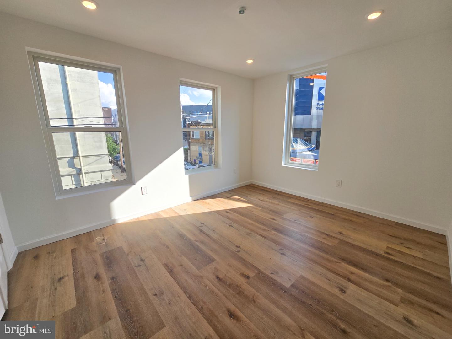 2401 Kensington Ave #2 Property Photo 8