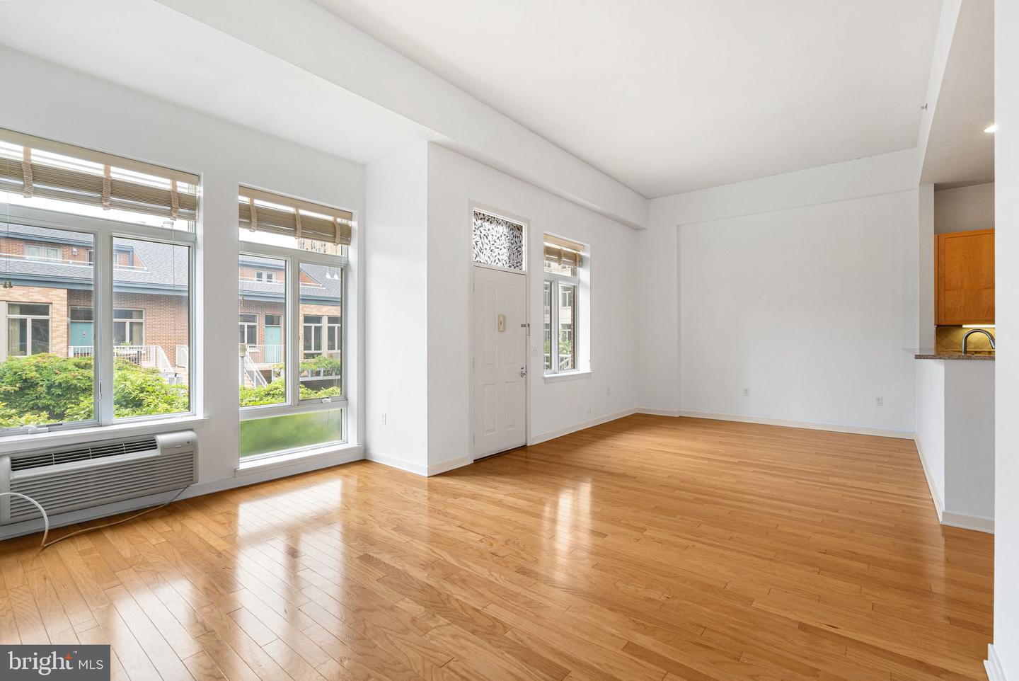 1900 Hamilton St #d12 Property Photo 3