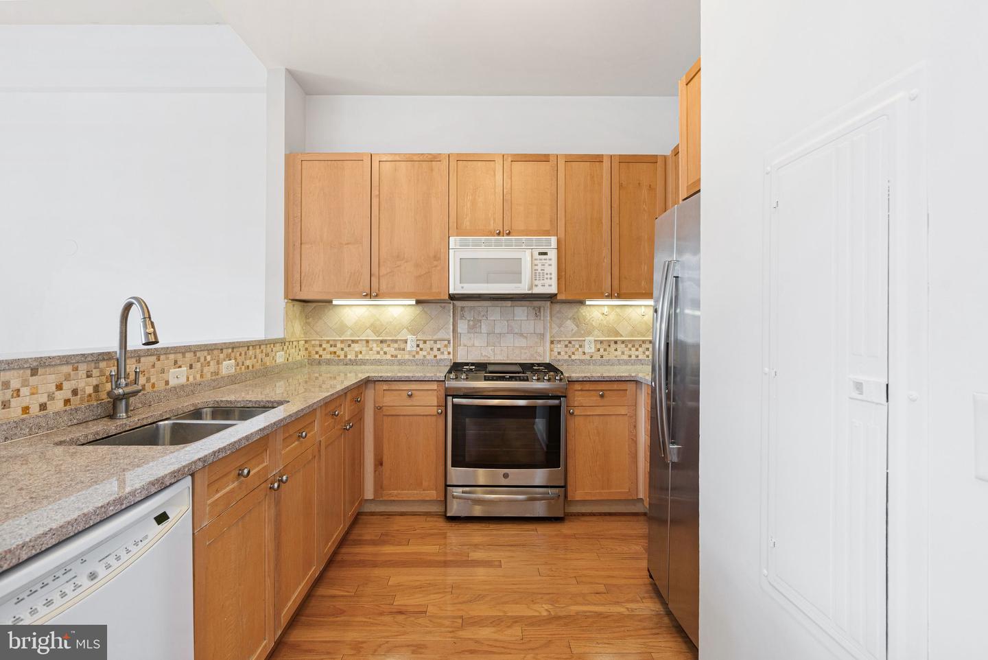 1900 Hamilton St #d12 Property Photo 9