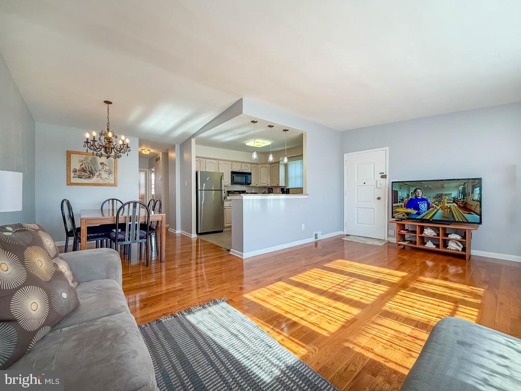 7842 Brier St Property Photo 6