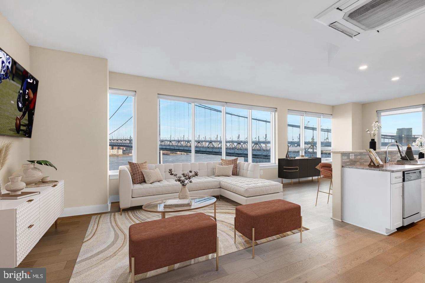 235 N COLUMBUS BLVD #918 Property Photo 1