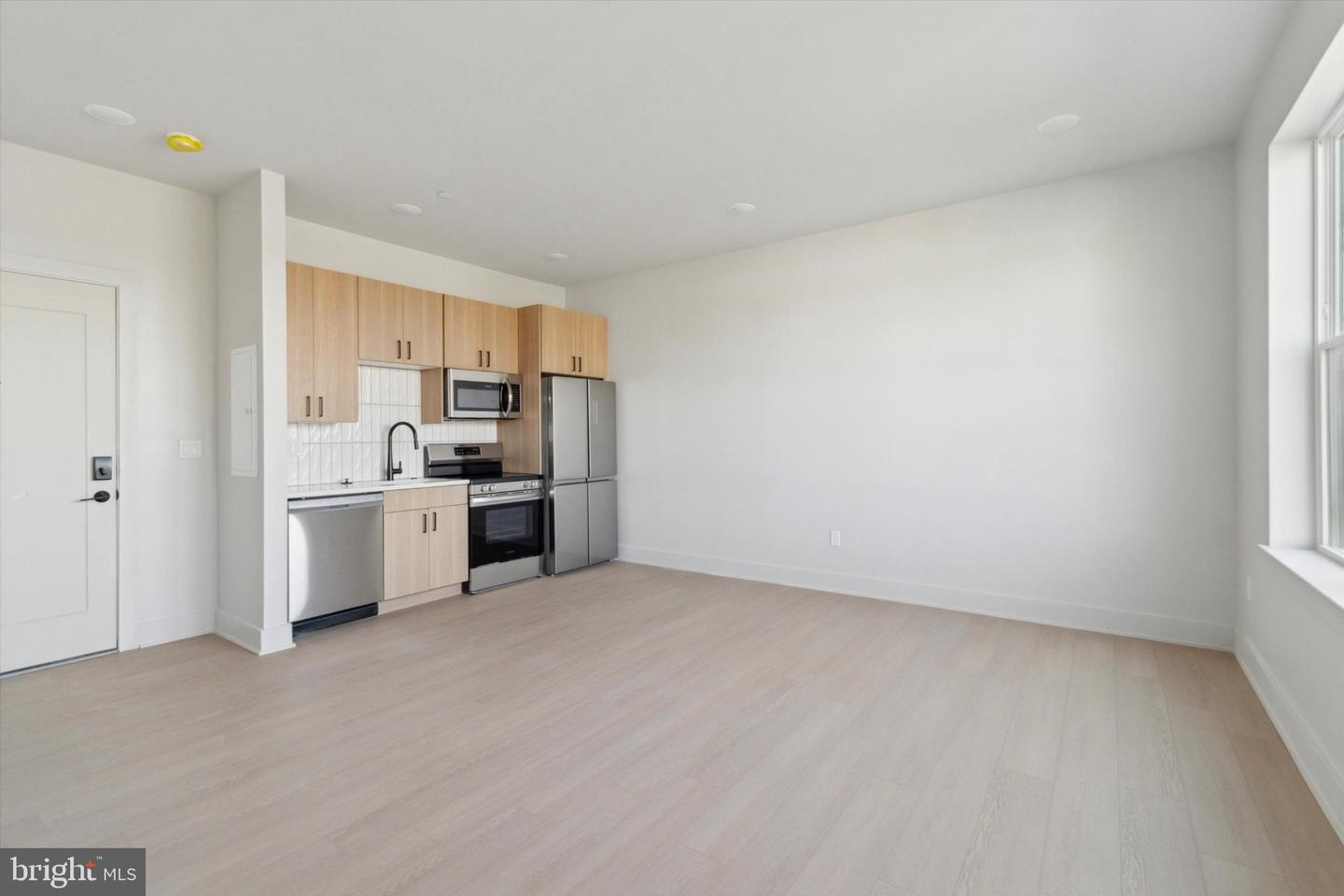 5521 WAYNE AVE #504 Property Photo 1