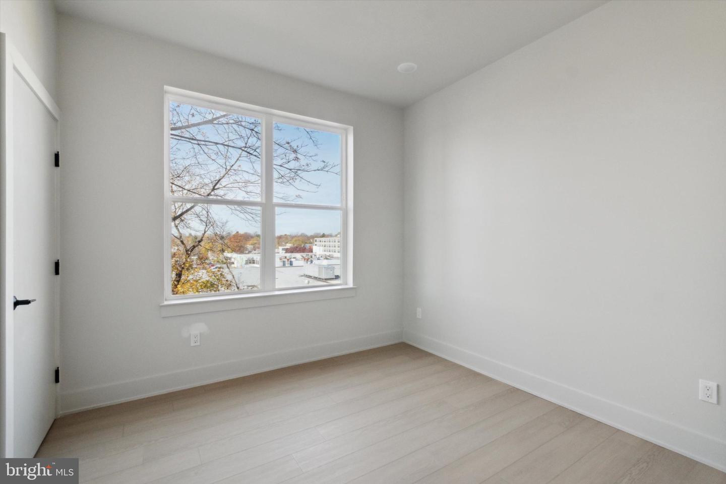 5521 Wayne Ave #504 Property Photo 4