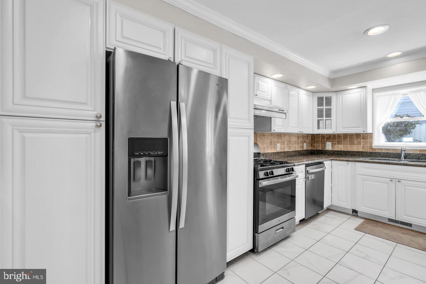 719 N Uber St Property Photo 3