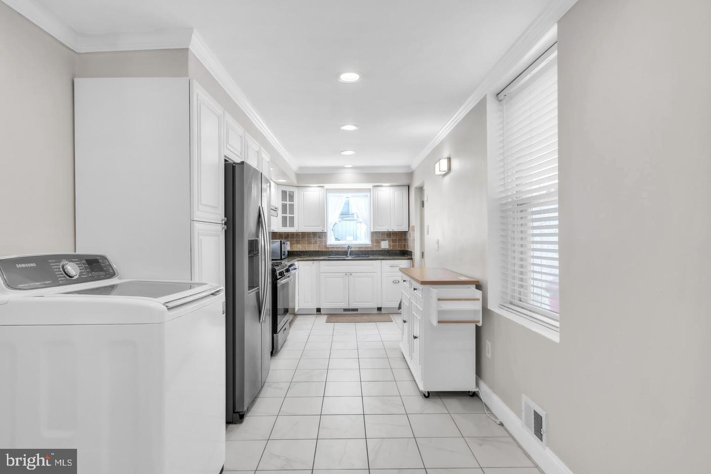 719 N Uber St Property Photo 4