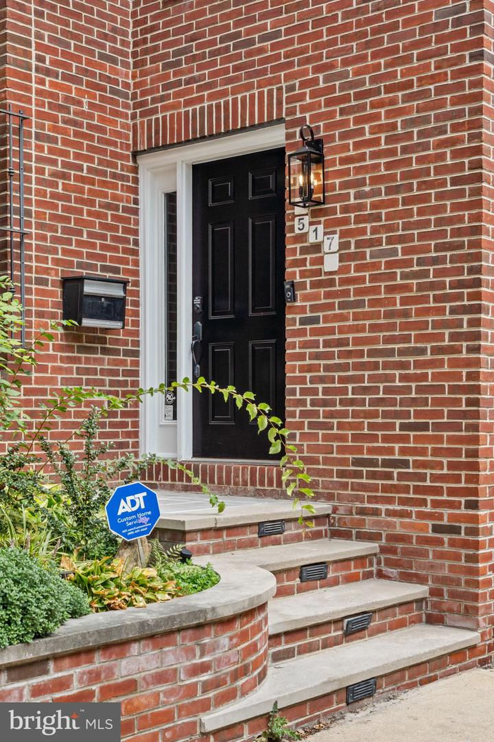 517 Kauffman St Property Photo 4