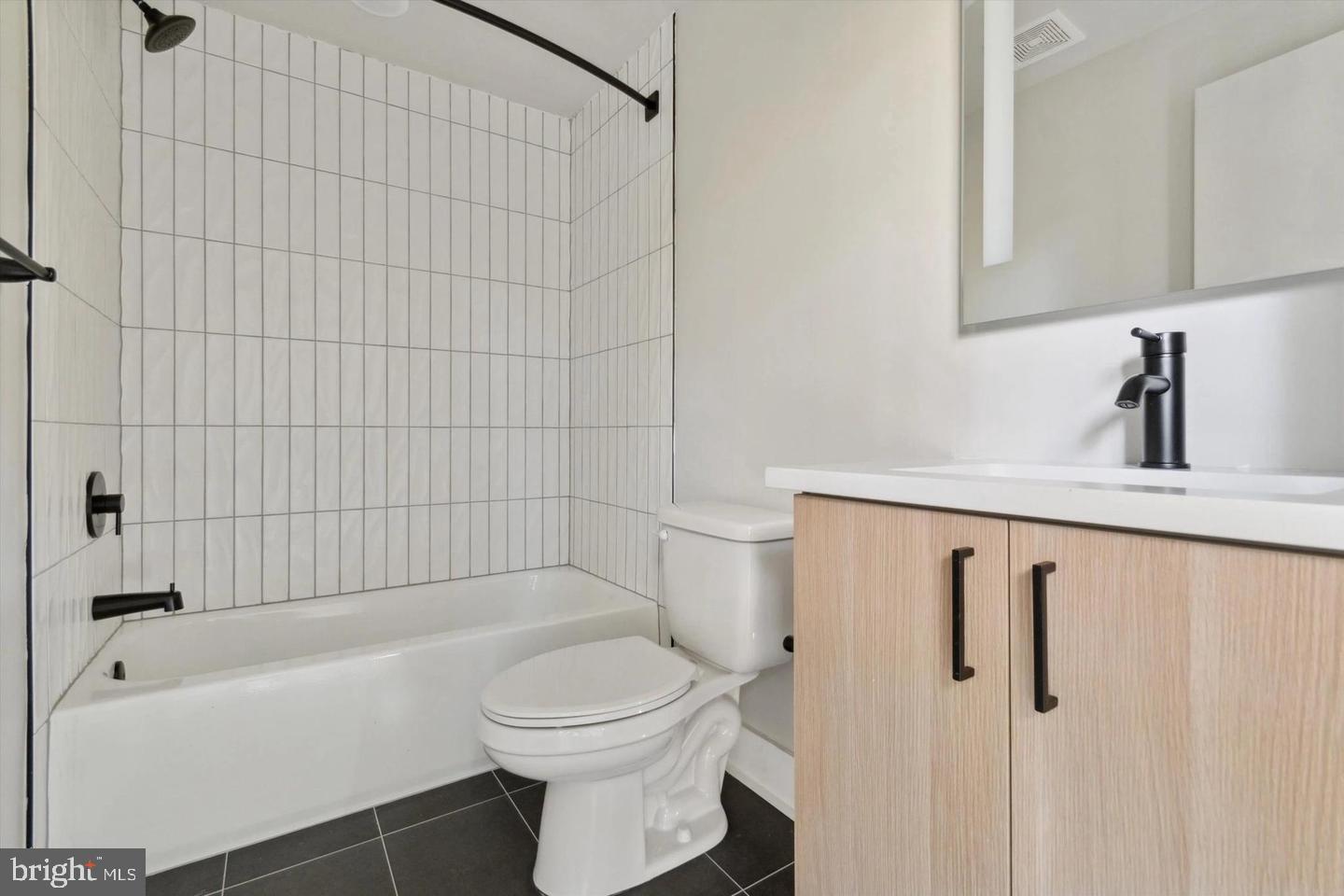 5521 Wayne Ave #408 Property Photo 3