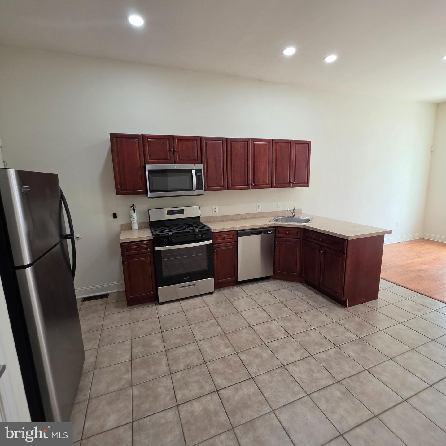 1951 N GRATZ ST Property Photo 1