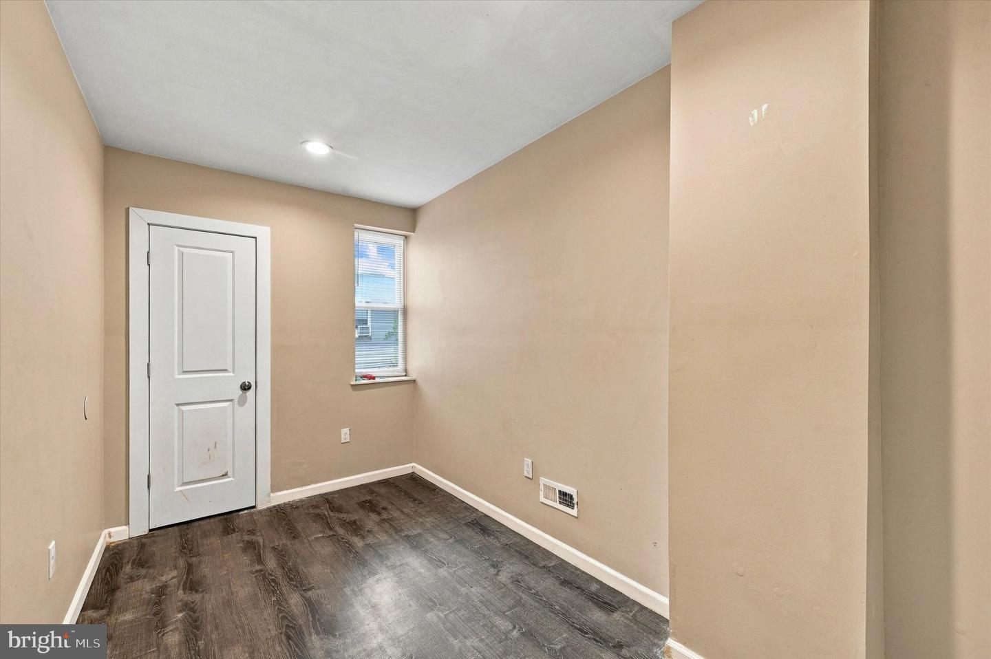 1846 S Yewdall St Property Photo 12