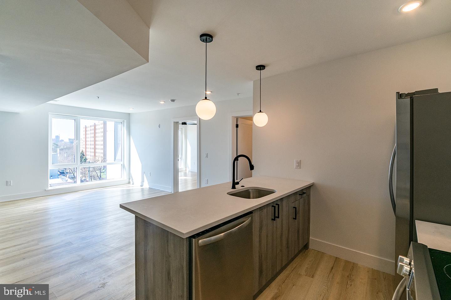 629 W GIRARD AVE #401 Property Photo 1